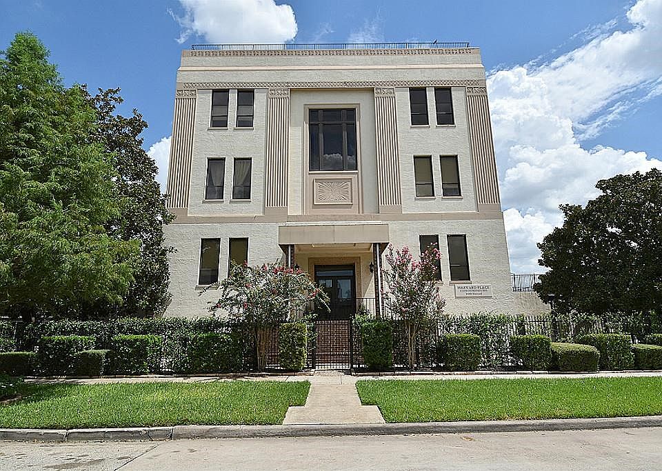 Wonderful old building in Houston Heights