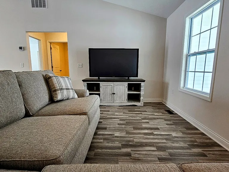 165 Zachary Dr — Photo 4