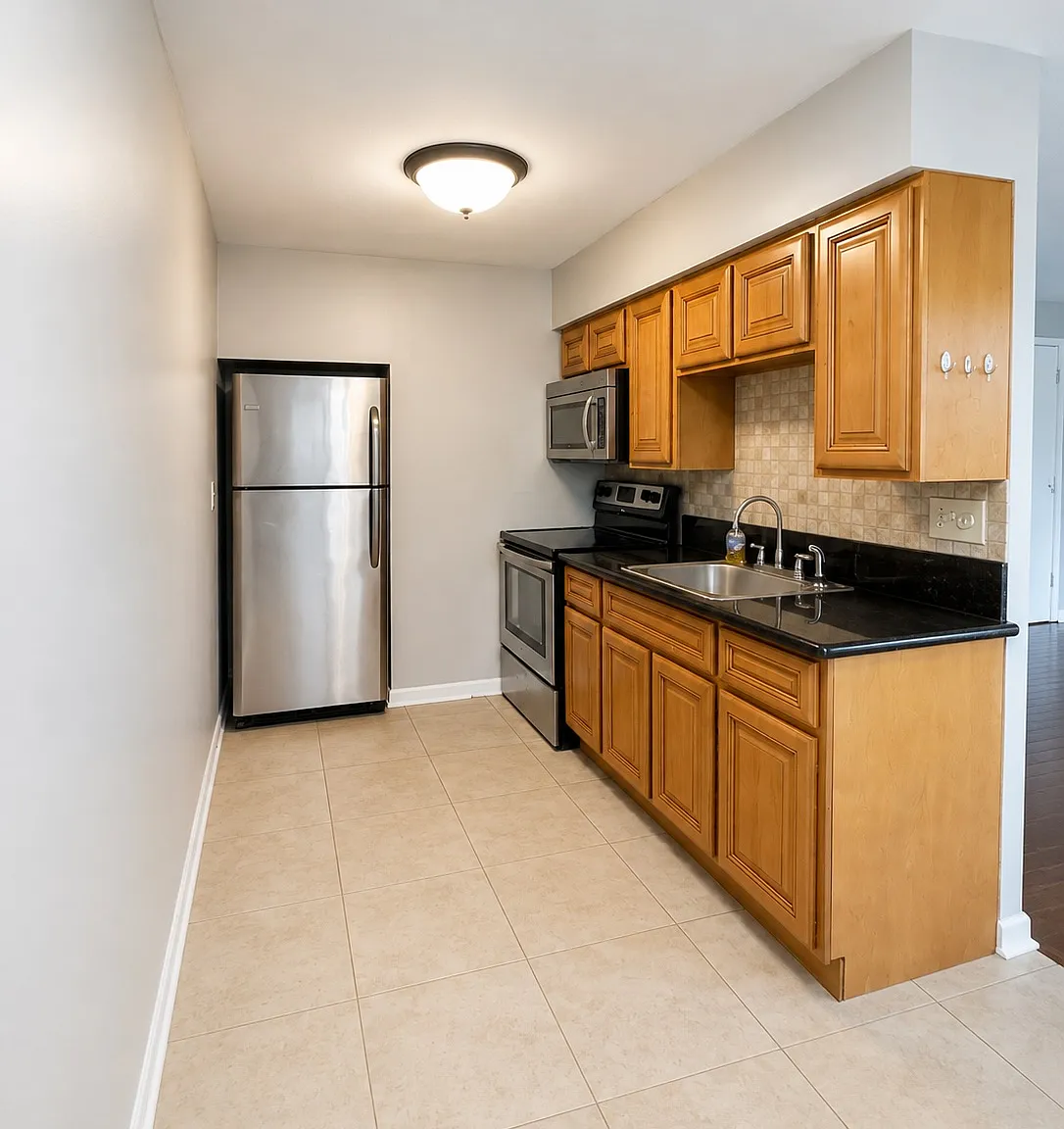 2 bed, 700 sqft, $1,050 — Photo 3