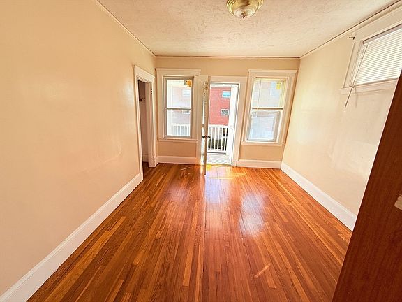 4th image of 20 Ferry St #B