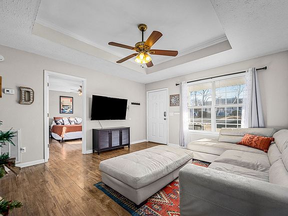 4th image of 108 Hampton Dr