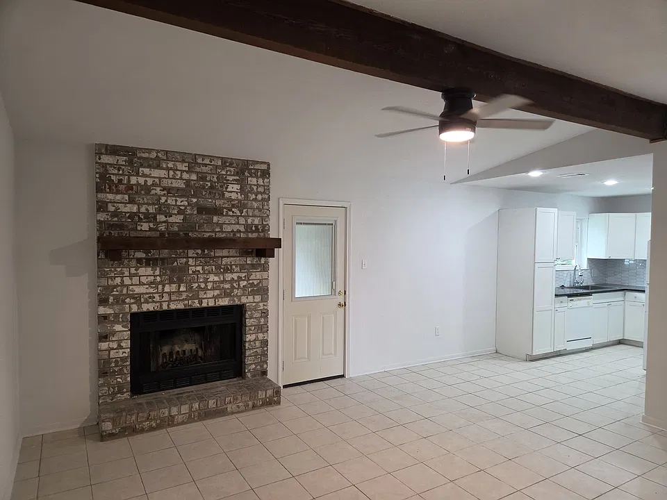574 Verna Lee Blvd