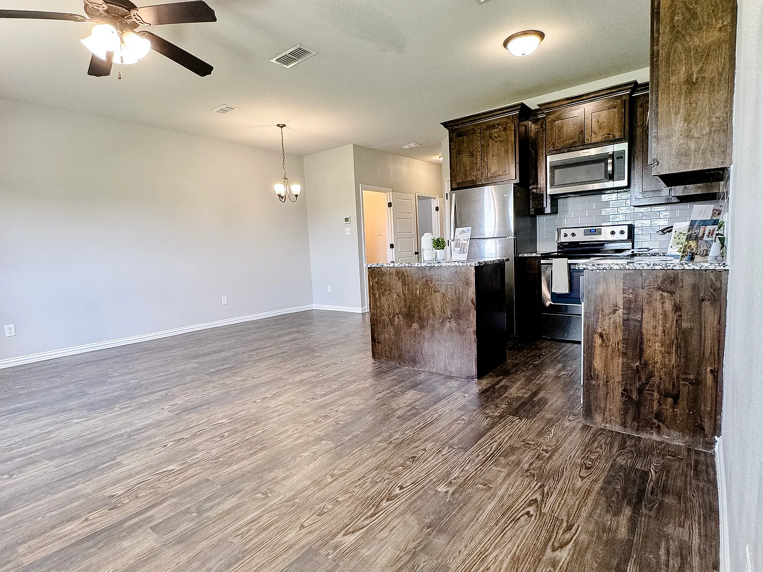 3 bed, 2.5 bath, 1265 sqft, $1,600 — Photo 3