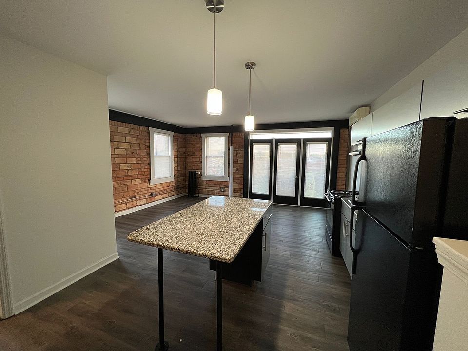 1st image of 310 W 6th St APT 210