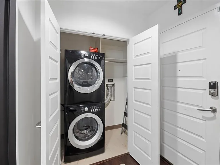 1080 Peachtree St NE #1411 — Photo 30