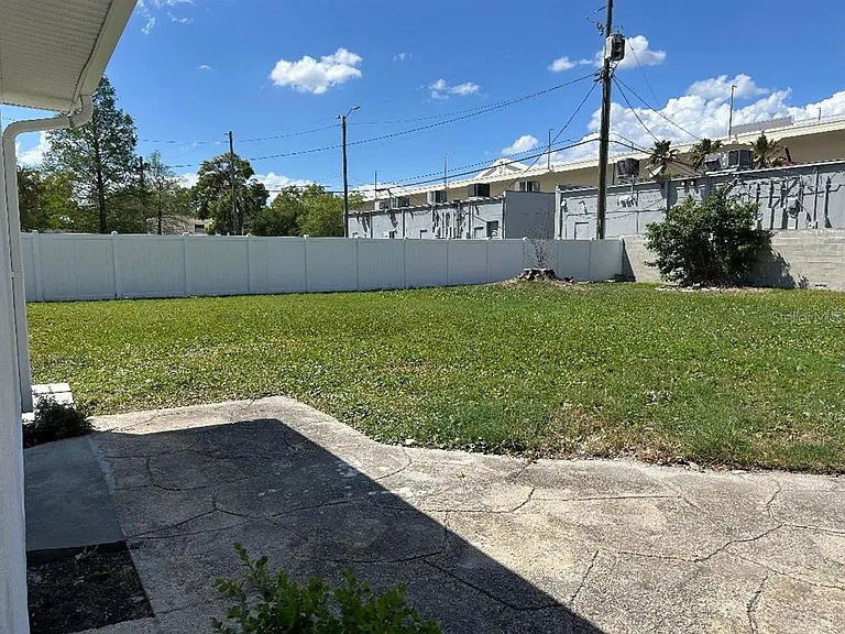 4611 W McElroy Ave — Photo 21