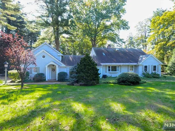 3 Saddle Brook Dr, Ho Ho Kus, NJ 07423