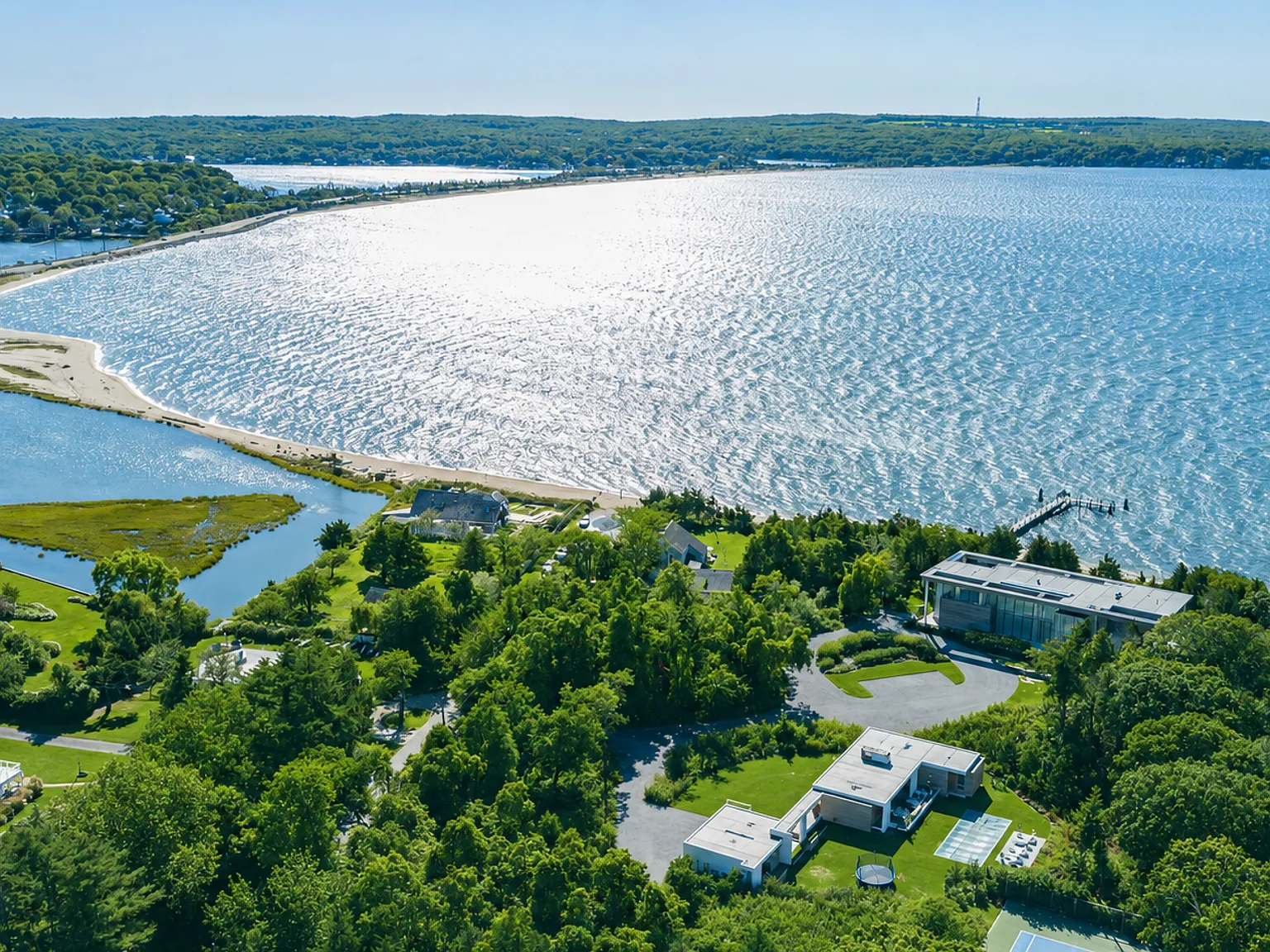 Chic North Haven Retreat with Bay Access, Pool & Tennis — Photo 2