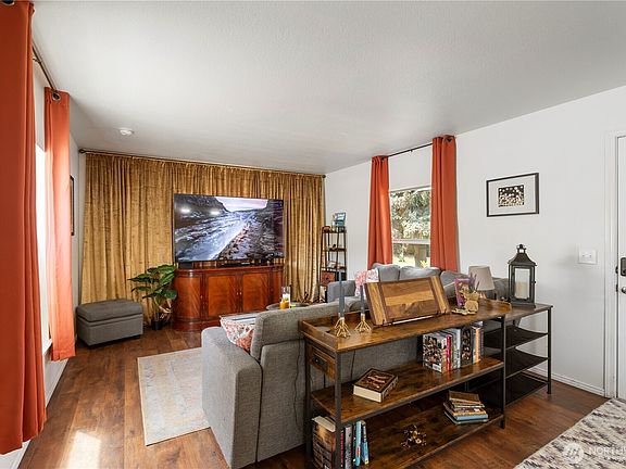 4th image of 611 Cedar Avenue #6