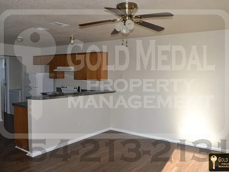 1106 Leslie Cir — Photo 2