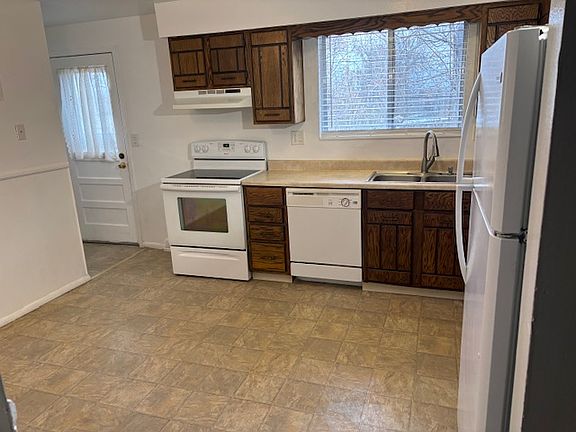 Rear Entry / Kitchen / Dining