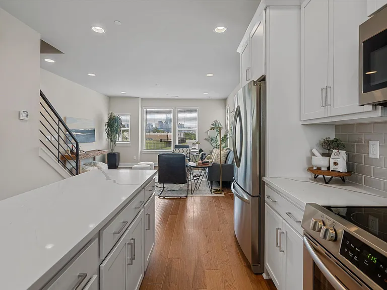 4201 Bryant Terraces Dr — Photo 6