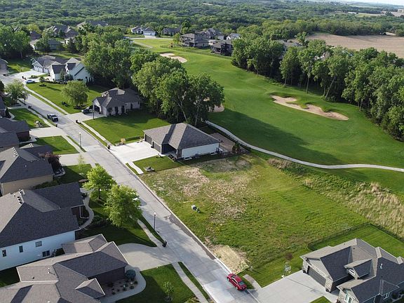 2nd image of 1401 Fairway Cir