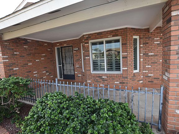 3rd image of 4751 E Flossmoor Cir