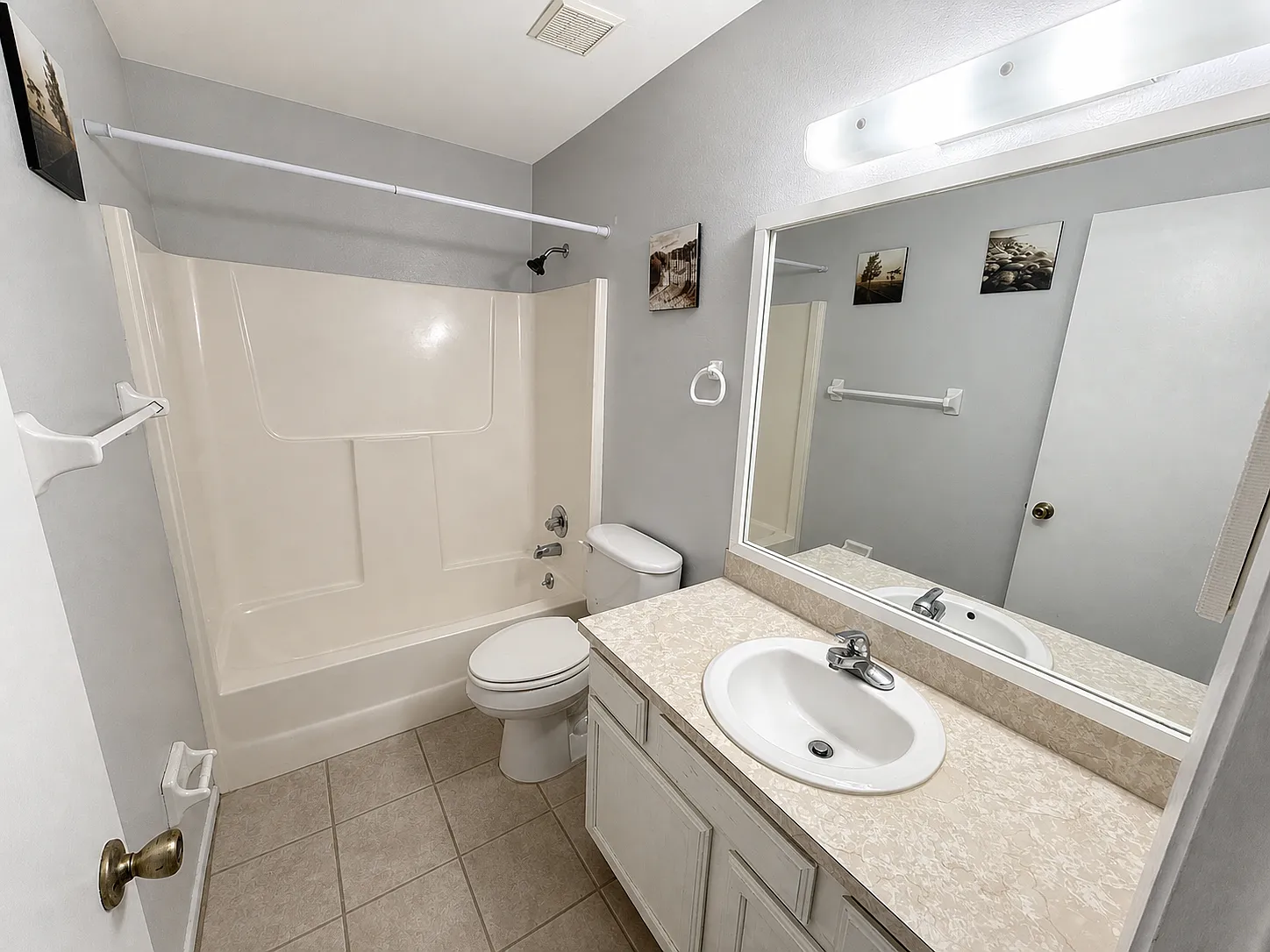2 bed, 2.0 bath, 932 sqft, $1,550 — Photo 3