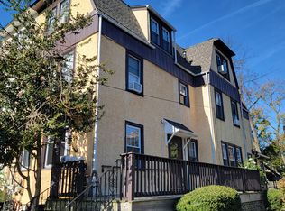 124 Cricket Ave APT 1, Ardmore, PA 19003