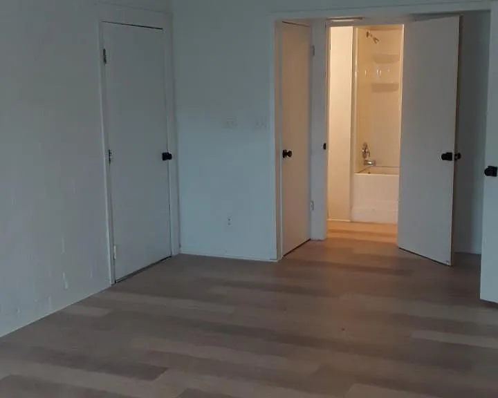 508 E Leroy St — Photo 13