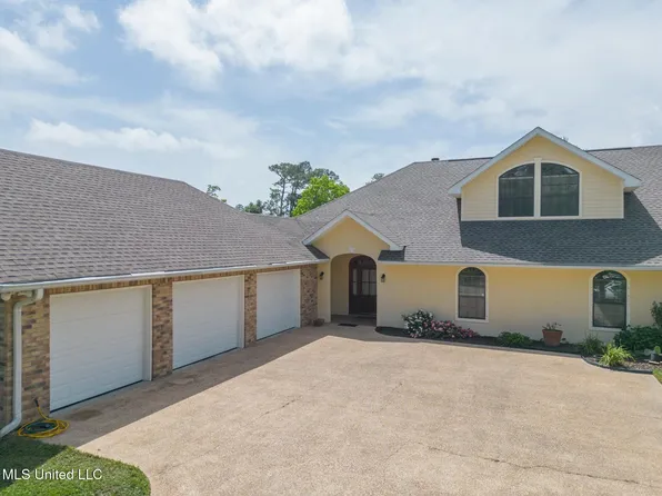 113 Fernwood Dr, Pass Christian, MS 39571
