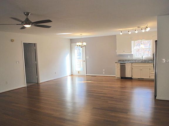4th image of 2219 Sourwood St