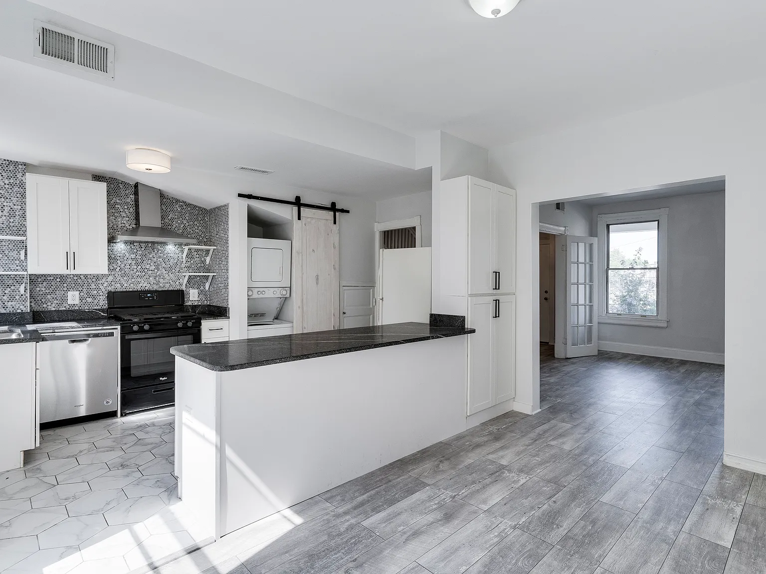 3 bed, 1250 sqft, $3,200 — Photo 3