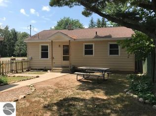 723 S Lakeshore Dr, Lake City, MI 49651
