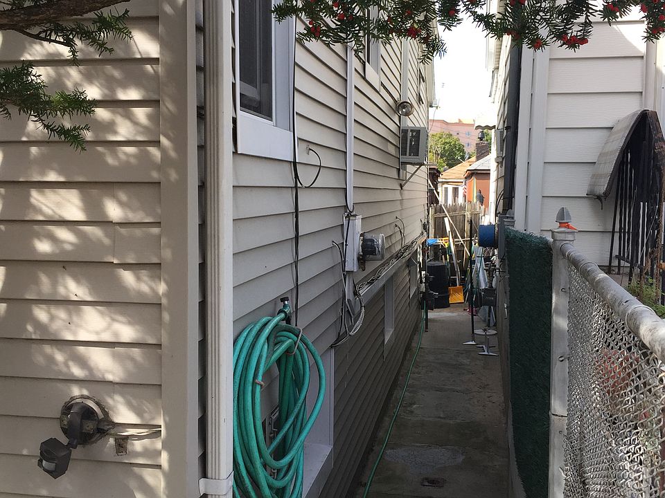 2nd image of 2842 Haring St