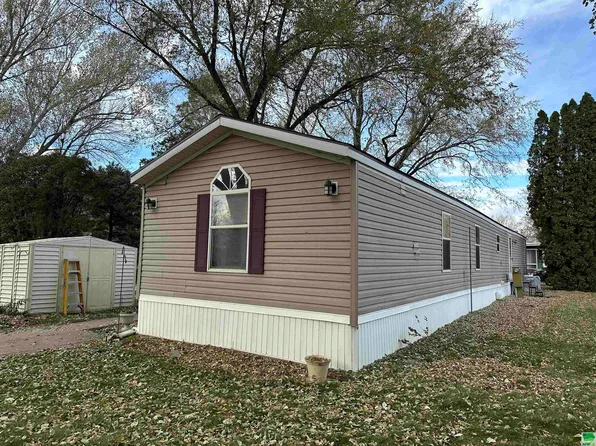 1603 Vonnie St, Vermillion, SD 57069