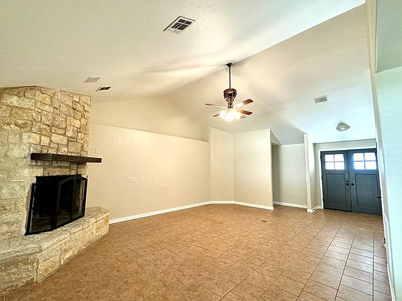 4th image of 710 Oak Valley Dr