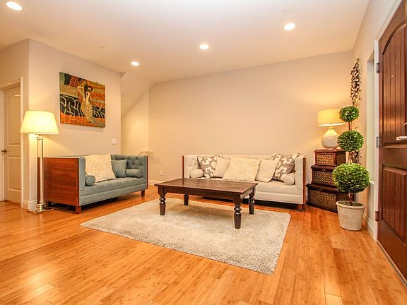 5th image of 5727 Camellia Ave Unit 107