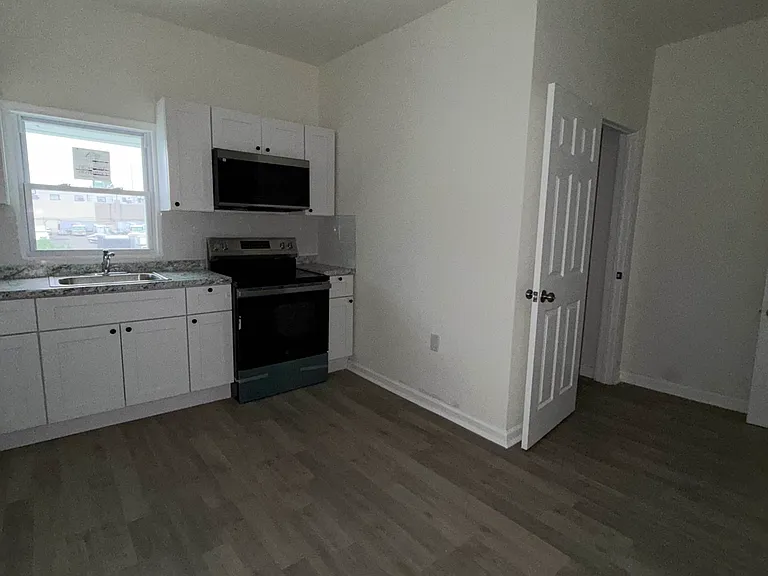 6125 Glenmore Ave #1 — Photo 1