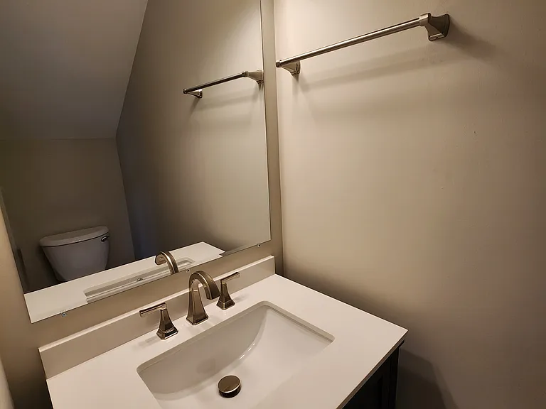 525 W Jennings St #B — Photo 6