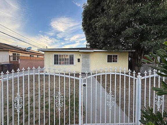 Front view of property