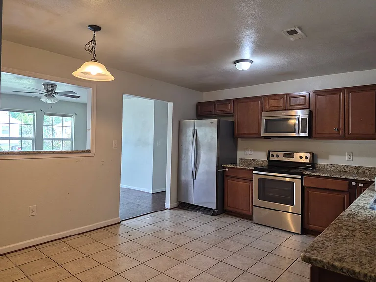 3317 Downes St — Photo 6