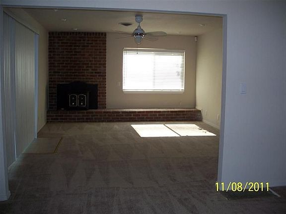 5th image of 402 E Benjamin Holt Dr