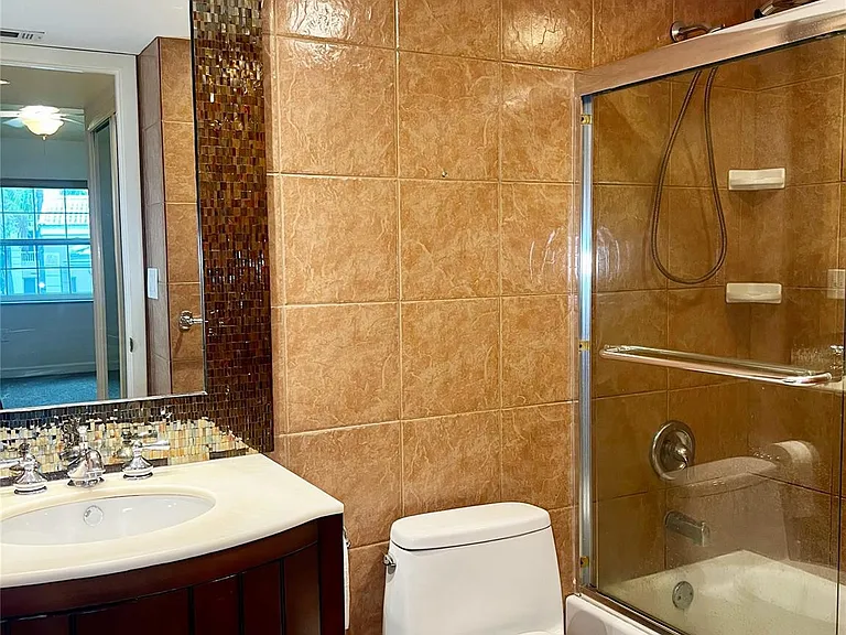 2850 N Oakland Forest Dr #215 — Photo 15