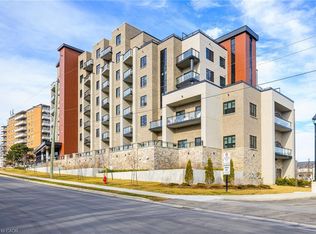 30 Hamilton St S #313, Hamilton, ON L8B1V8