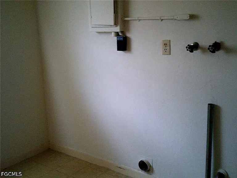 1405 Juddale St E — Photo 10