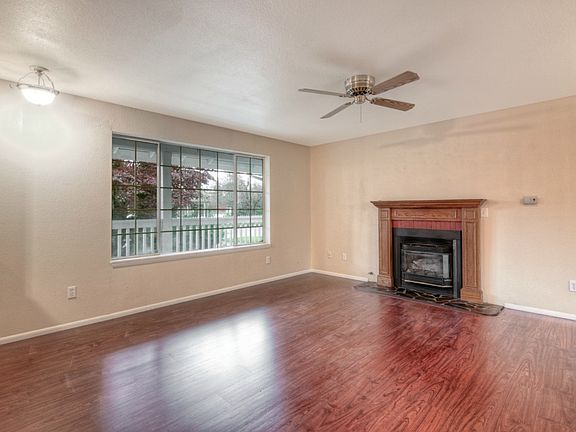 4th image of 509 3rd Ave NE