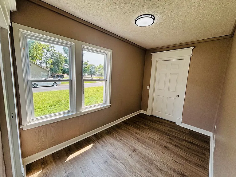 404 N Georgie Ave — Photo 8