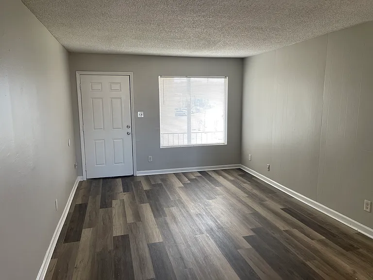 University Crossings Apartments — Photo 43