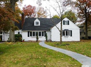 520 Woodmere Blvd, Woodmere, NY 11598