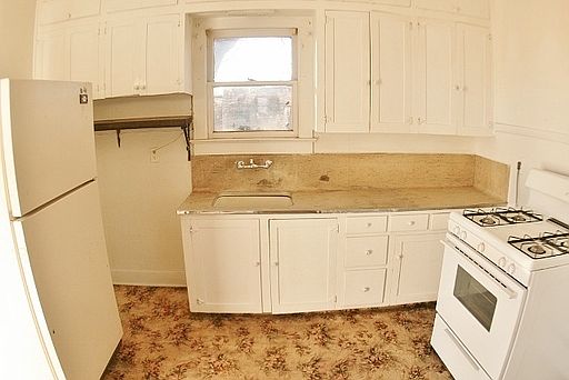 3rd image of 1012 1/2 N Thornton St