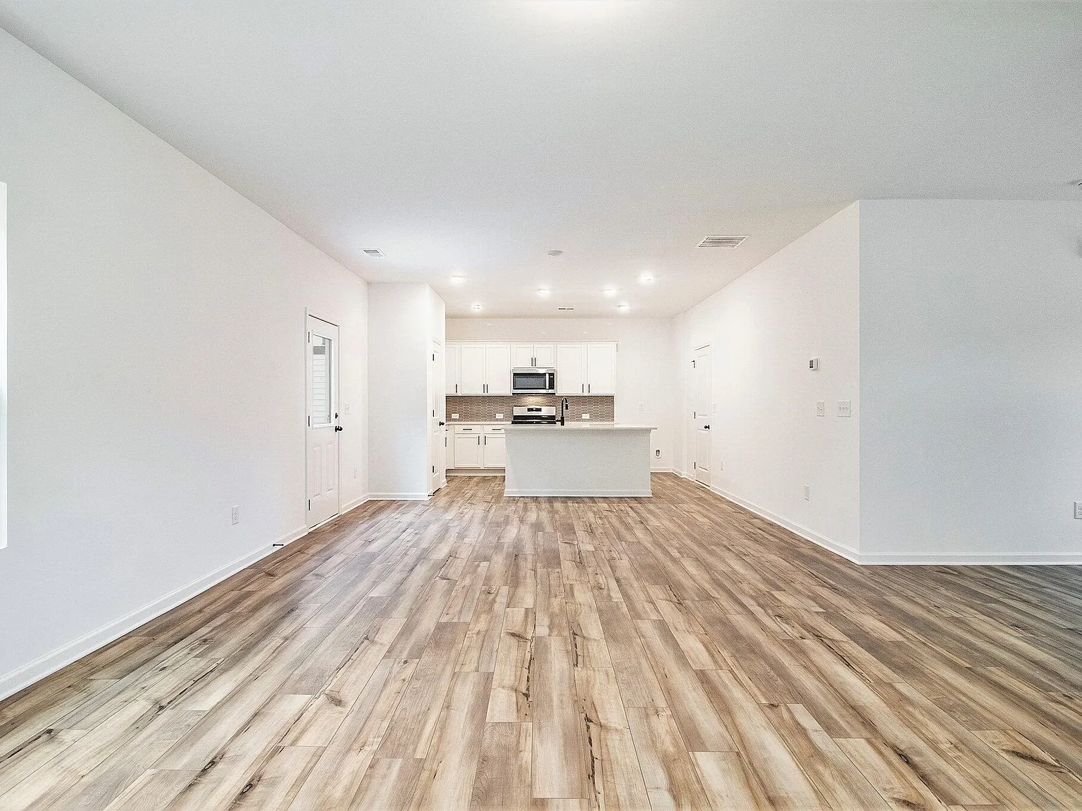 4 bed, 2.5 bath, 2006 sqft, $2,350 — Photo 4