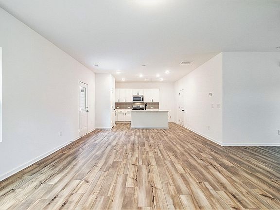 4th image of 2022 Boxwood Cir