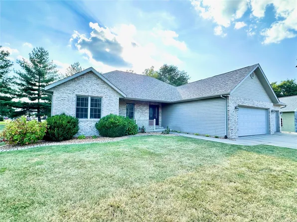 49 Eastland Ct, Carlinville, IL 62626