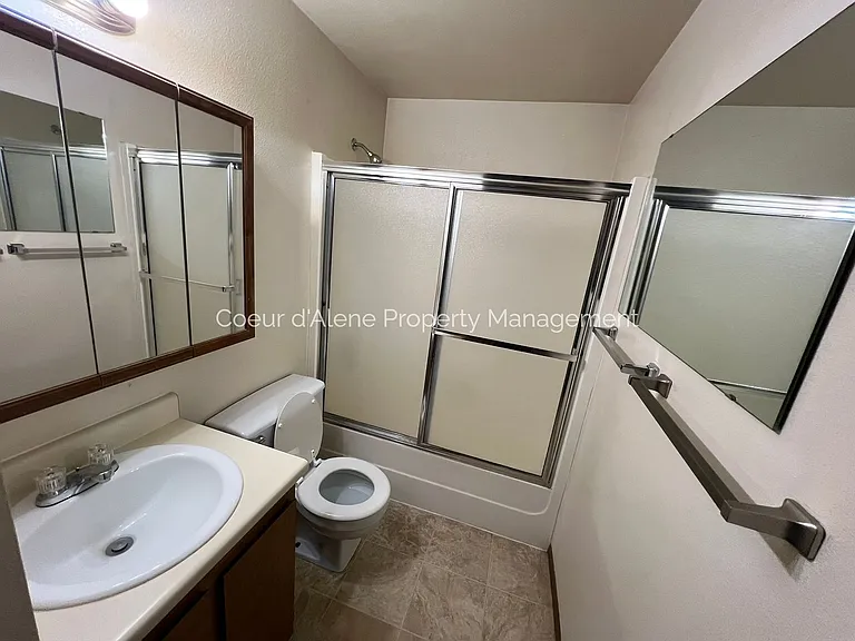 147 E Willow Tree Ln — Photo 6