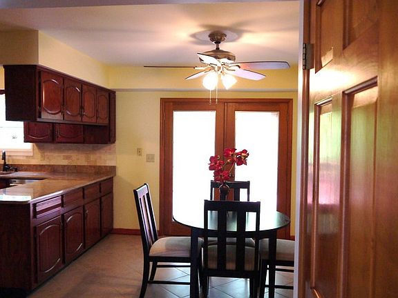 Kitchen eating area : Kitchen eating area with french doors to outside deck.