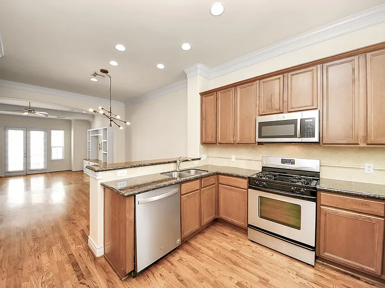 3422 Center St — Photo 9