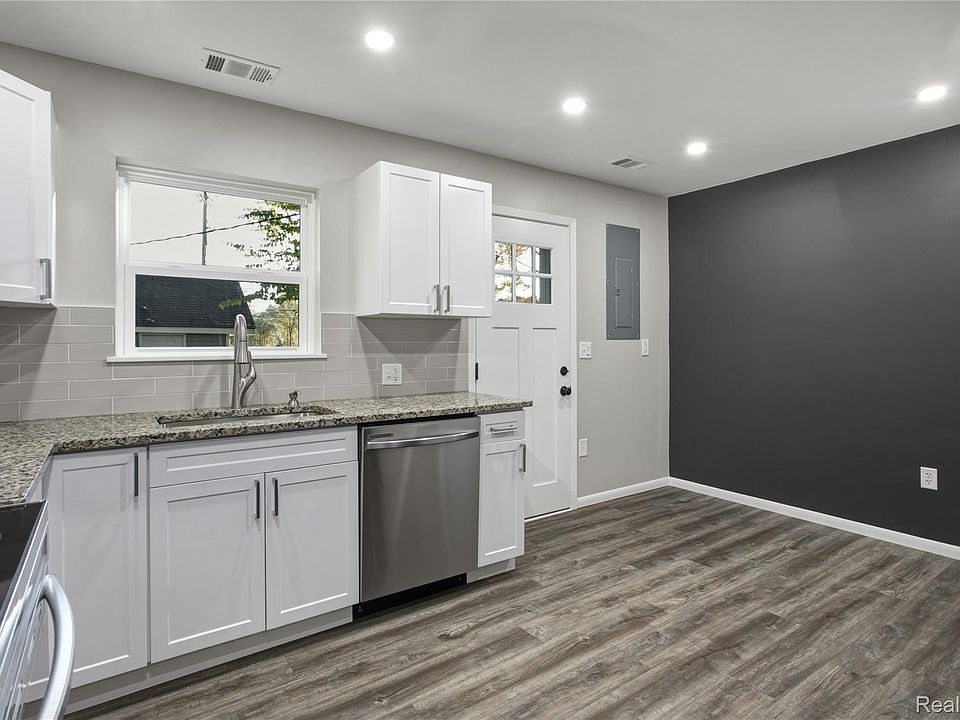 29093 List St, photo 11