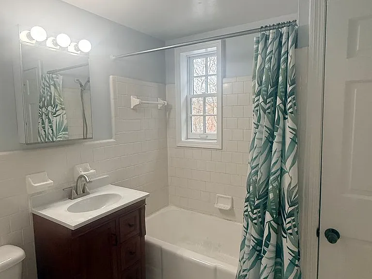 1814 W Abingdon Dr #202 — Photo 8